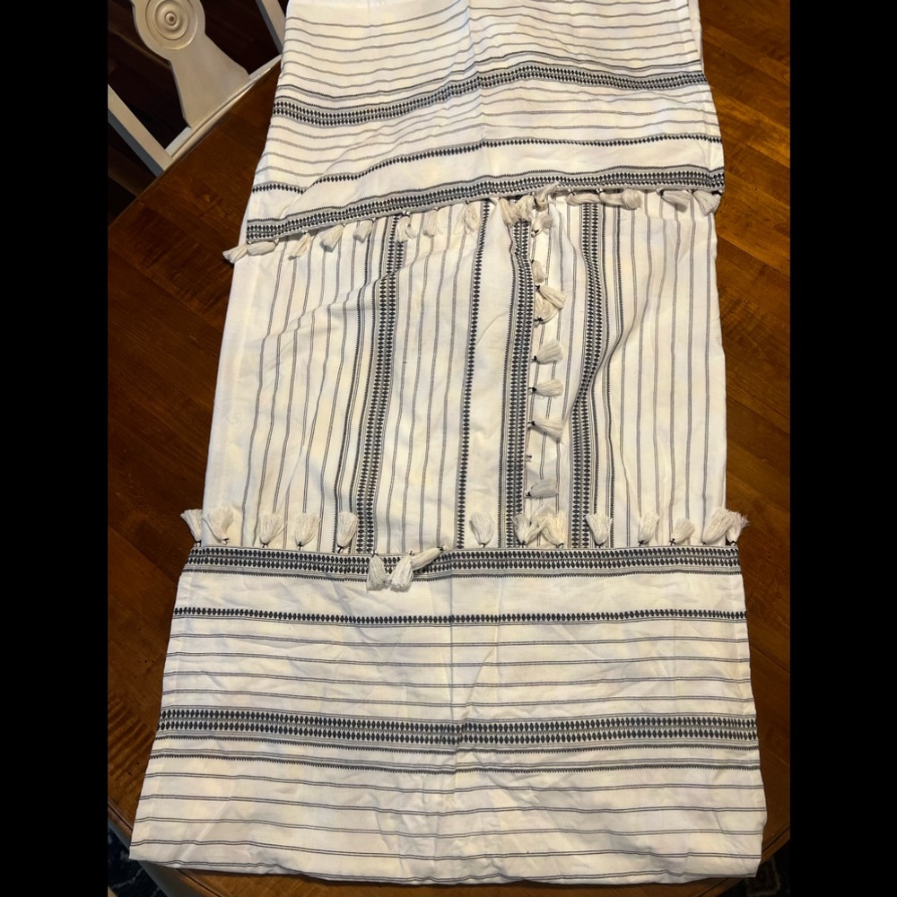 Nwt pottery barn kids cream black crib bed skirt
Tassel design
Cotton blend